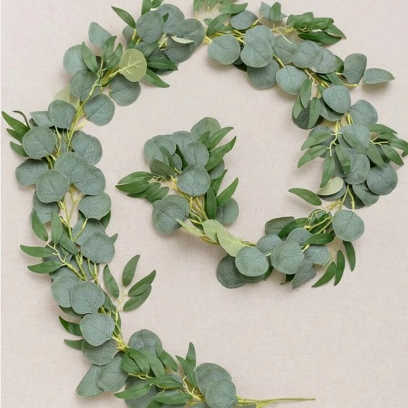 4 Pack Willow Eucalyptus Garland Silver Dollar Greenery Vines Strands 26 feet - Picture 5 of 6